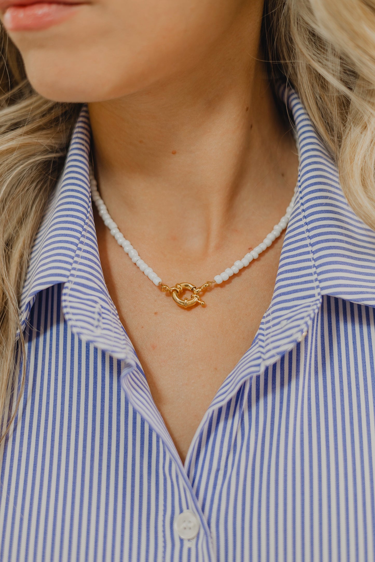 Choker White